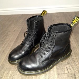 🍁 EUC Black Dr. Martin's Airwalk Boots